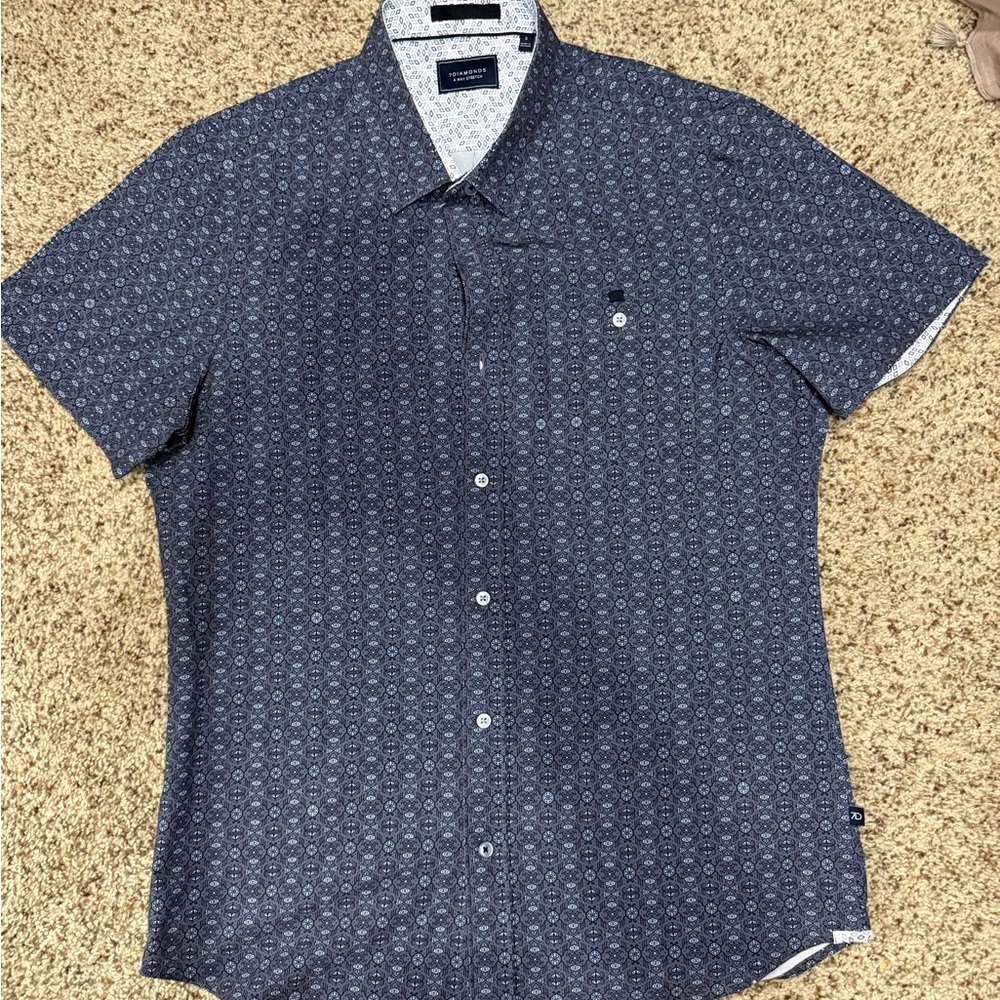7 Diamonds sleek summer shirt in men’s small